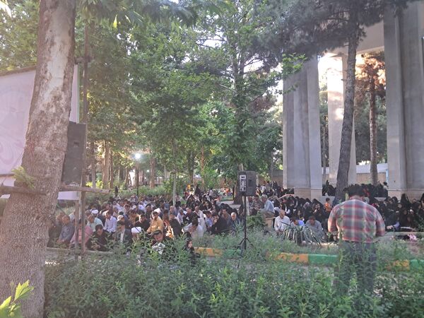 مراسم دعای عرفه درجوار شهدای گمنام پارک وحدت شهرستان آشخانه