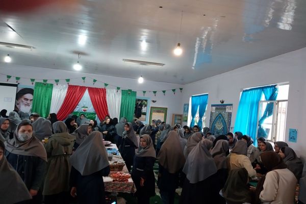 بازارچه کسب و کار دانش‌آموزی در مدرسه فدک