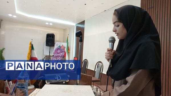 تجلیل از کارمندان بیمارستان شهدا لردگان در هفته‌ دولت