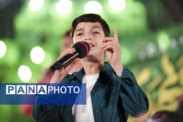 همخوانی سرود «سلام یا مهدی» با حضور ابوذر روحی در مسجد جمکران