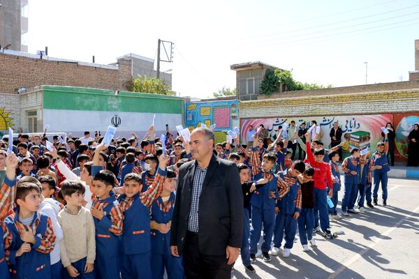 جشن عاطفه‌ها در مدرسه بزرگمهر مرند