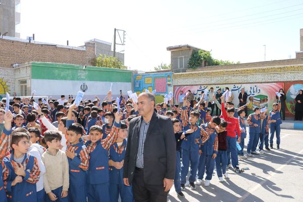 جشن عاطفه‌ها در مدرسه بزرگمهر مرند