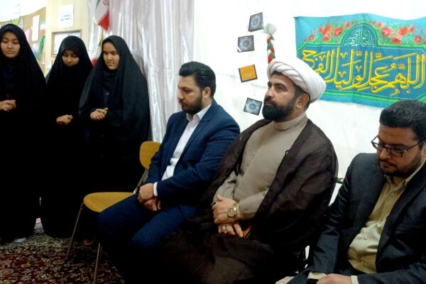 بازدید مدیر ارتباطات اتحادیه انجمن های اسلامی دانش آموزان از نمایشگاه مدرسه انقلاب در قم