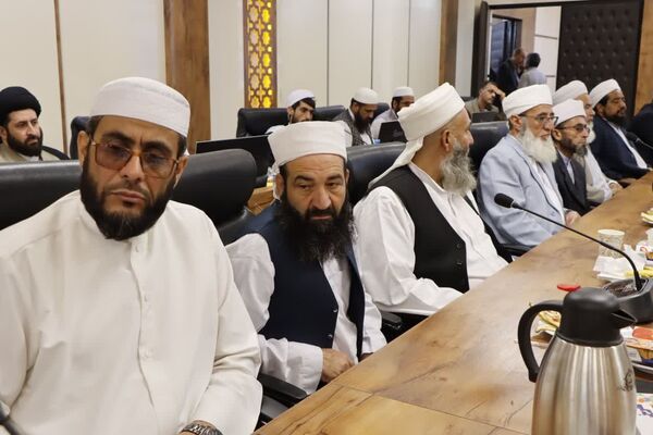 نشست وحدت علمای شیعه و اهل سنت در دانشگاه آزاد اسلامی مشهد 
