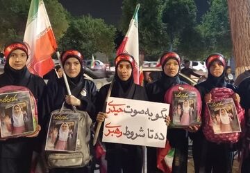 اجتماع بزرگ دختران یزدی درباغ ملی