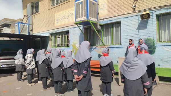 دهه فجر و طلوع هنر در دبستان مینوی خرد