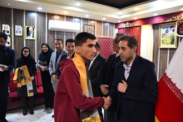 جلسه دانش‌آموزان نخبه عشایر فارس در طرح بنیاد پروفسور مهبودی