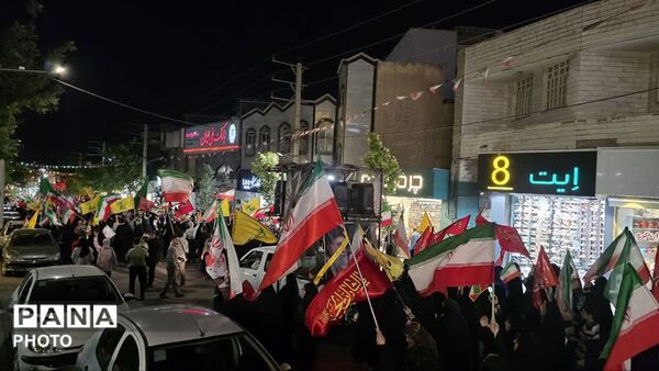 نمایش گوشه‌ای از قدرت و اقتدار  نظامی ایران در خیابان‌های رجایی شهر کرج