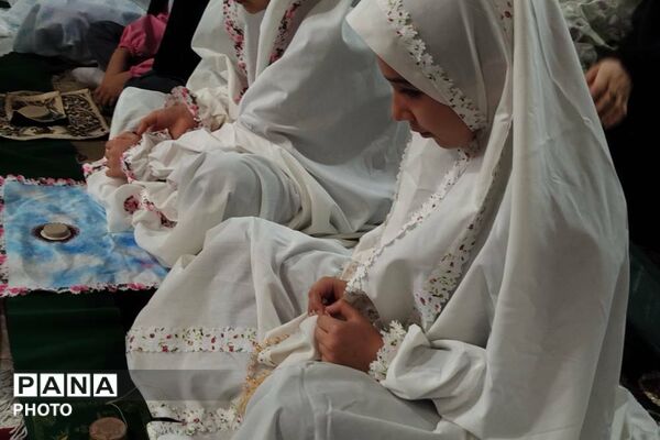 نسل نو در آینه ایمان؛ حضور دل‌نشین نوجوانان نماز جمعه بهارستان