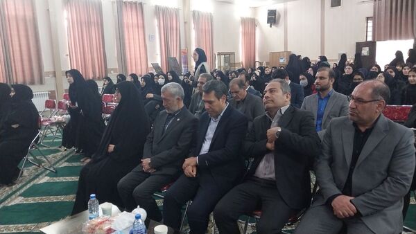 نواختن زنگ پژوهش در دبیرستان خاندان قفلی ناحیه ۷