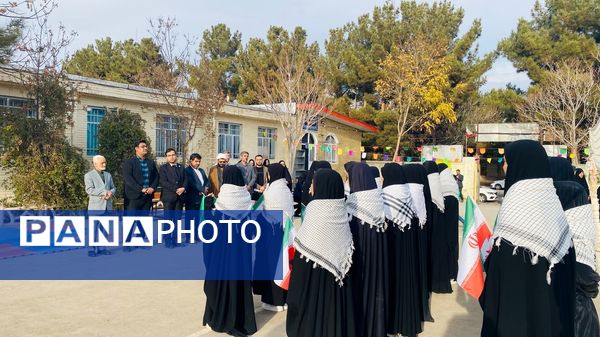 آغاز رسمی مسابقات فرهنگی هنری با نواختن زنگ جشنواره فردا و جشنواره ماها در مدرسه تکتم 