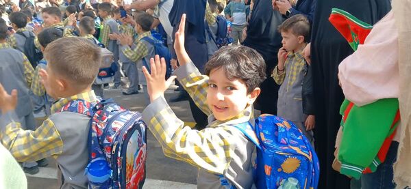 جشن‌شکوفه‌ها در‌ دبستان شهدای گمنام