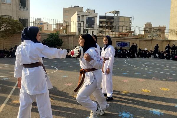 هفته تربیت‌بدنی در دبیرستان فرشتگان ناحیه ۴شیراز