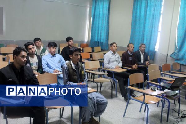 بازدید نماینده مردم جنوب کرمان از کلاس های آمادگی امتحانات نهایی