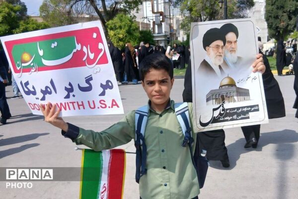راهپیمایی روز قدس همزمان با تشییع شهید اقتدار در جهرم
