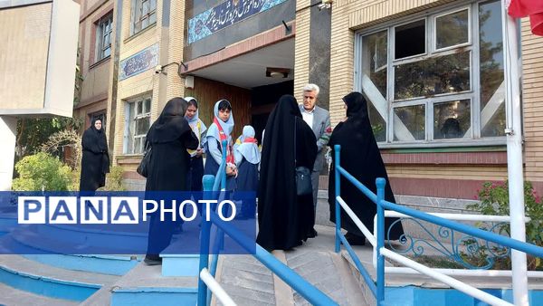 آغاز سال تحصیلی جدید باحضور مسئولان در دبستان فرهنگیان ۲ مشهد