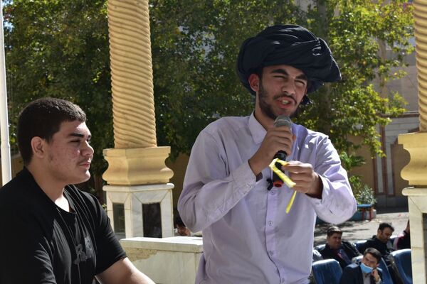 جشن روز دانش‌آموز در دبیرستان امام خمینی (ره) با حضور مسئولان، ورزشکاران و هنرمندان برگزار شد