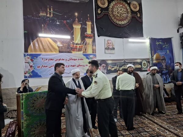 اولین نشست فعالان قرآنی، فرهنگی و هنری در روستای نامن شهرستان داورزن 
