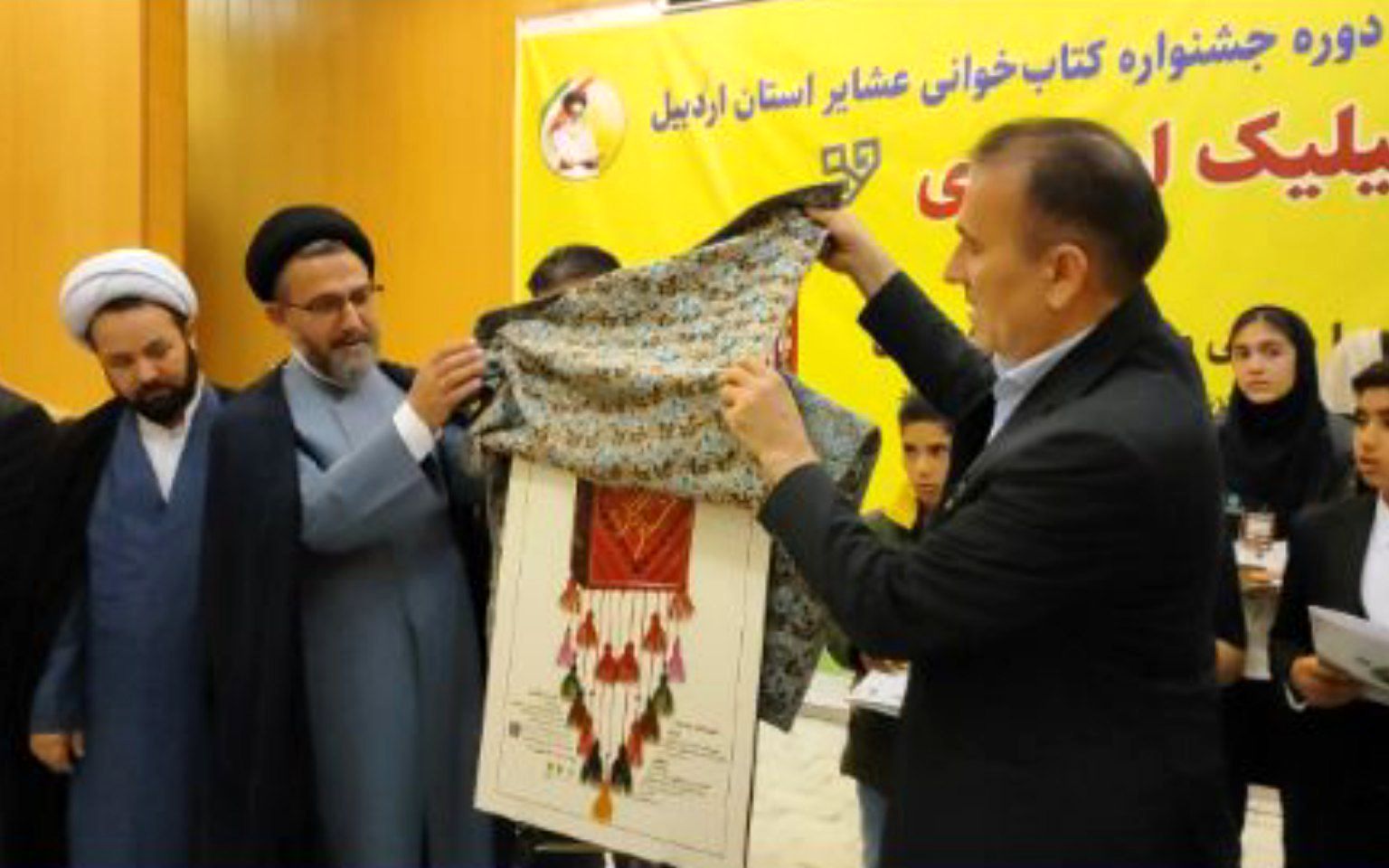 آیین اختتامیه نخستین دوره جشنواره کتابخوانی عشایر استان اردبیل در شهرستان پارس‌آباد