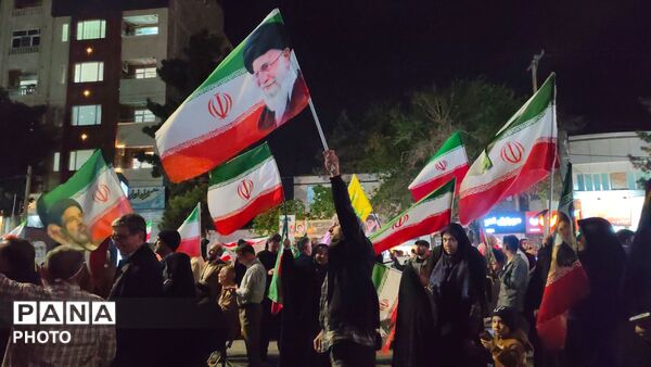 تجمع شبانهٔ شهروندان در پنجاه‌ونهمین شب یادبود در بلوار فضل