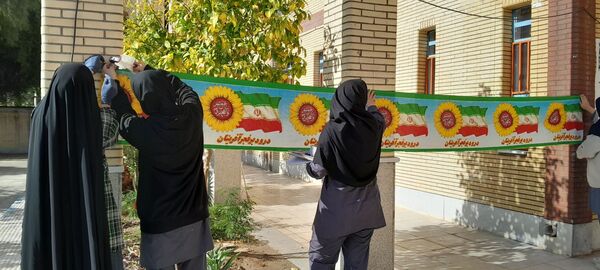 آموزشگاه فاطمیه جیرفت به استقبال «دهه فجر»