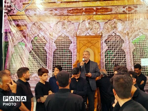 مراسم دسته‌روی زنجیرزنی ظهر عاشورا در روستای فدافن کاشمر