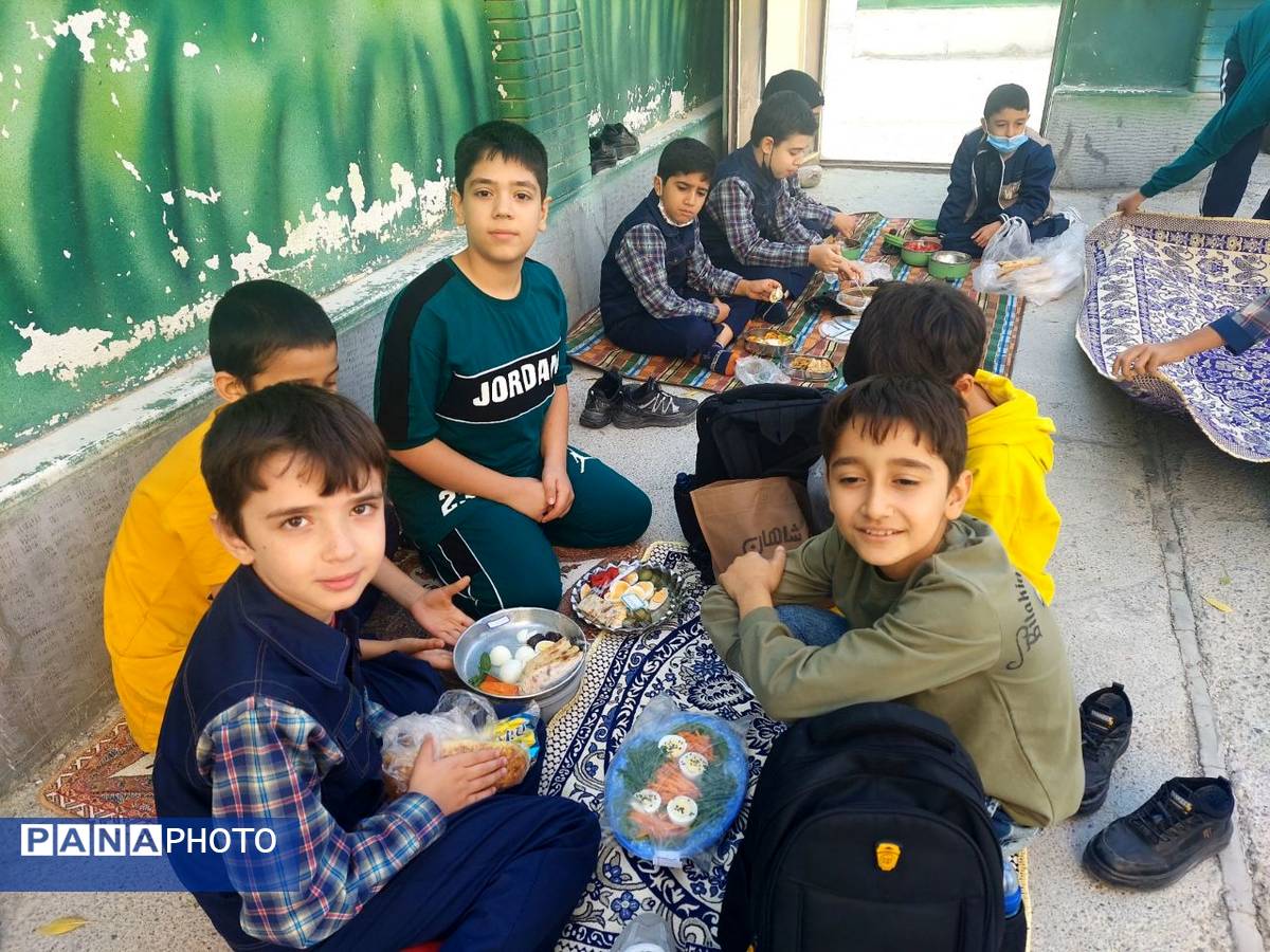 صبحانه سلامت و روز جهانی تخم مرغ در مدرسه شهدای فرهنگی شهرستان شیروان