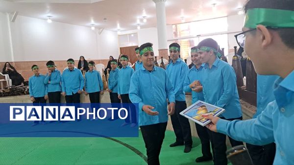 جشنِ تکلیفِ «به وقتِ میهن خدایی» دانش آموزان اشکذری همراه دستبوسی مادر