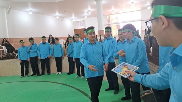 جشنِ تکلیفِ «به وقتِ میهن خدایی» دانش آموزان اشکذری همراه دستبوسی مادر