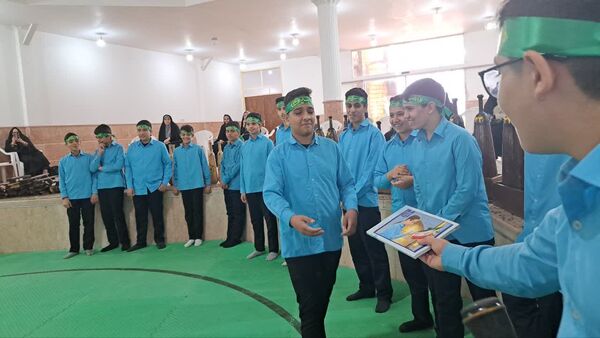 جشنِ تکلیفِ «به وقتِ میهن خدایی» دانش آموزان اشکذری همراه دستبوسی مادر