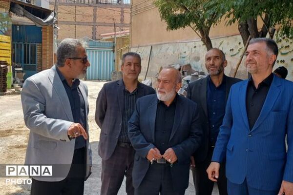 بازدید نماینده مجلس و مدیر آموزش‌و‌پرورش فیروزکوه از پروژه بازسازی مدرسه امیرکبیر