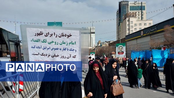 حضور پرشور مردم مشهد در راهپیمایی ۲۲بهمن 