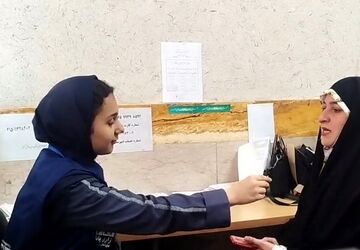 برگزاری جشنواره غذا در دبیرستان تربیت رودهن در ایام دهه فجر 