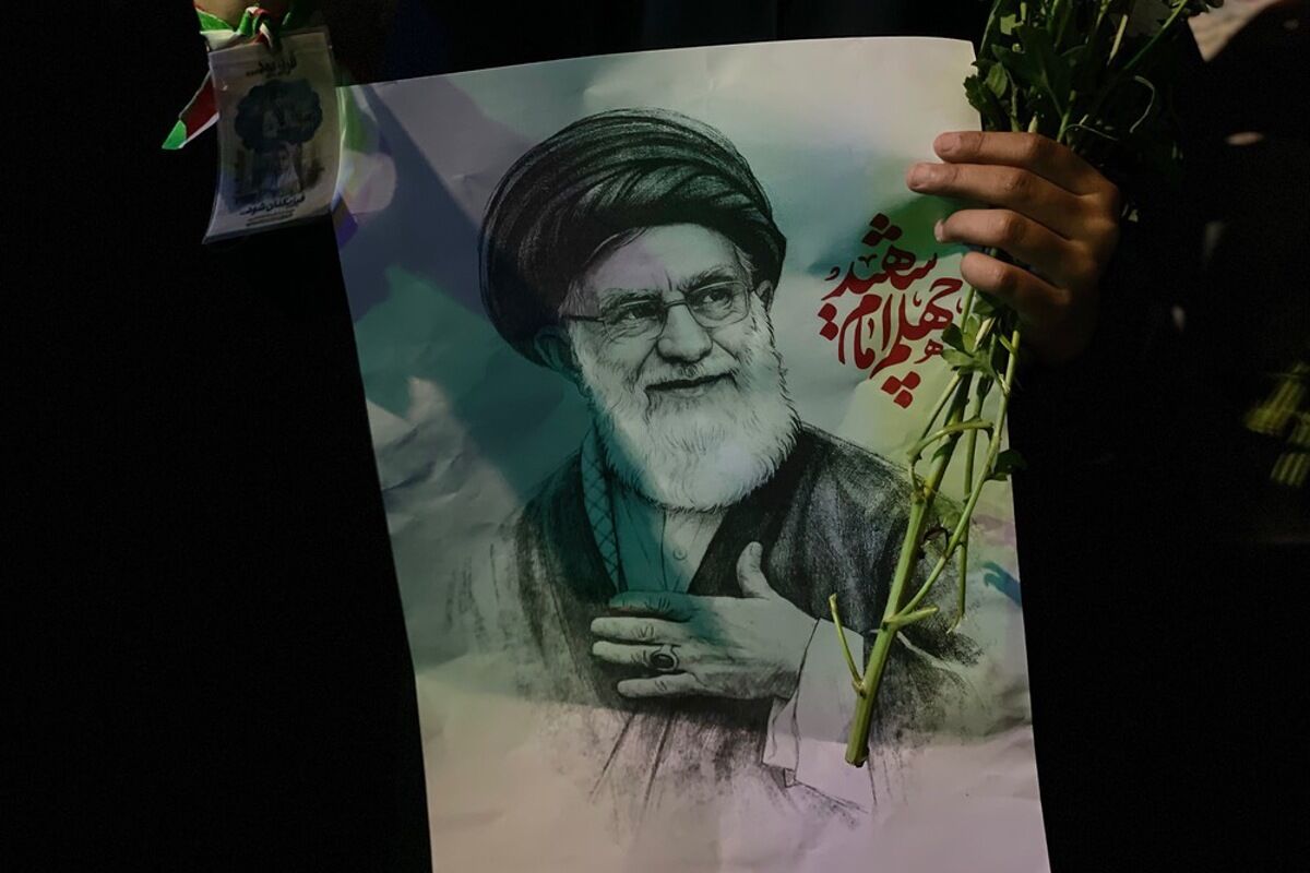 مشق عشق به یاد رهبر در قلب روستای قلعه‌سین پیشوا