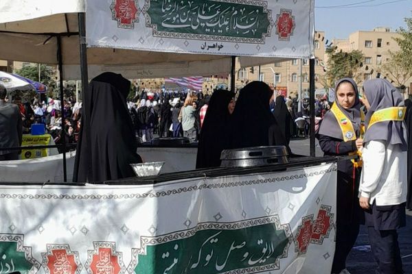 برگزاری مراسم راهپیمایی سیزده آبان با حضور دانش‌آموزان و مسئولین در ملارد