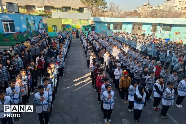 توزیع شیر رایگان در دبستان علی‌اکبر طالبی شهرری