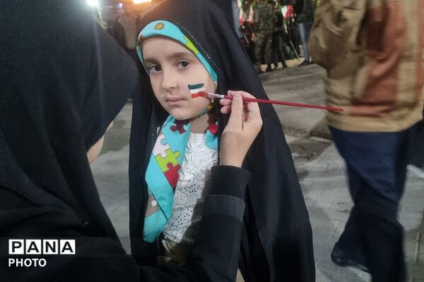 حضور دانش‌آموزان و معلمان دبستان حاتم ناحیه دو شهرری در تجمعات شبانه ضد صهیونیستی