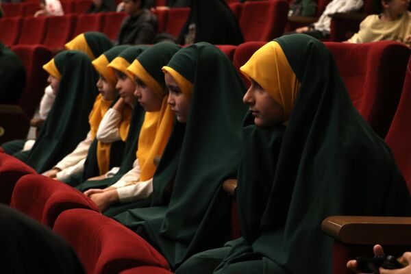 اجتماع بسیجیان شهرستان قدس در سالن باغ ملی