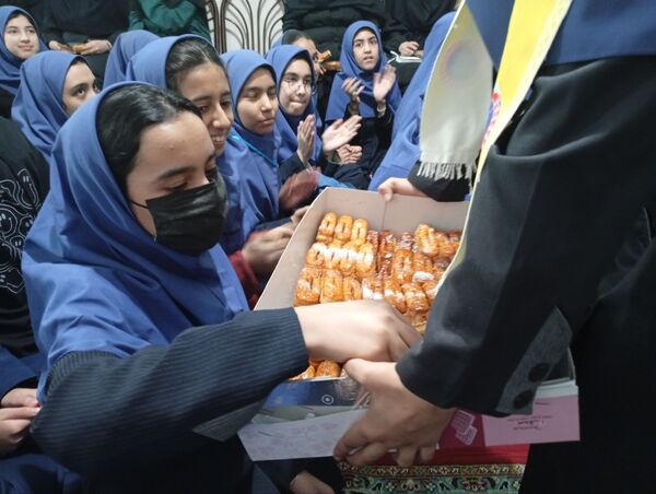 جشن نیمه‌شعبان در دبیرستان دکتر جواد حداد۲ ناحیه پنج مشهد