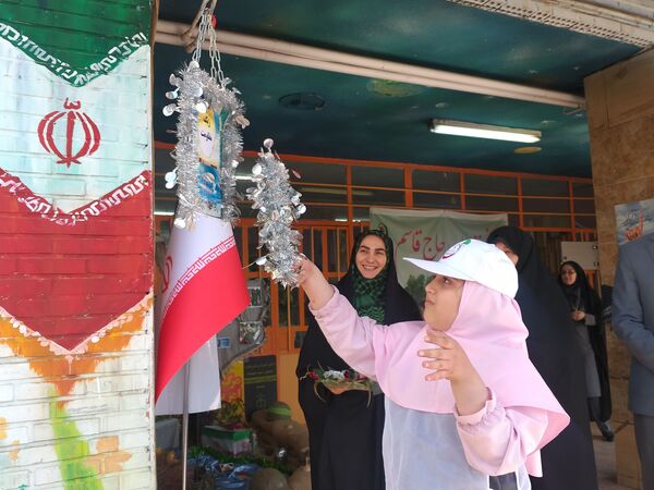 نواختن زنگ مقاومت و ایثار و اجرای پویش تکثیر سنوار در دبستان دخترانه شاهد تجلی منطقه 4 