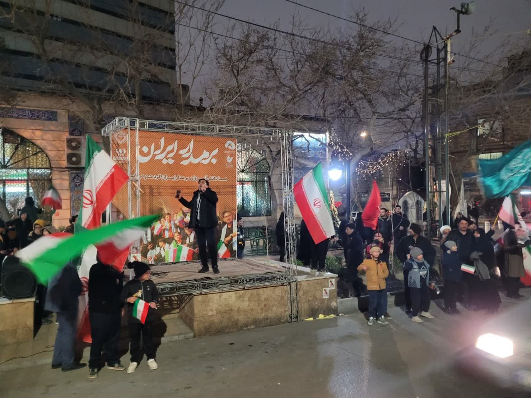اجتماع دانش‌آموزان و فرهنگیان در هنرستان قندی