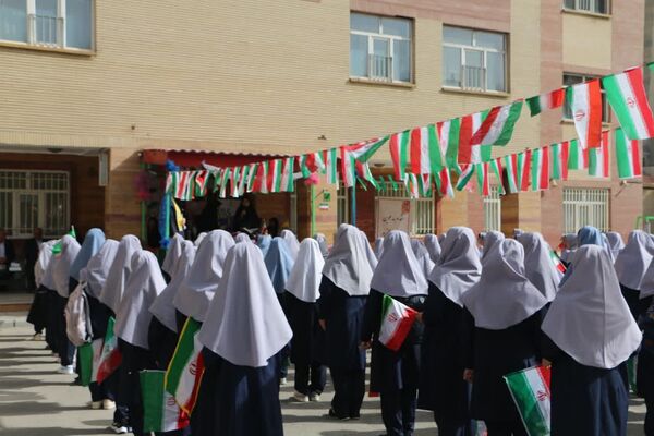 برگزاری جشن جوانه ها در مدرسه بعثت ناحیه یک شهرری