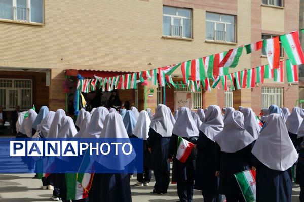 برگزاری جشن جوانه ها در مدرسه بعثت ناحیه یک شهرری