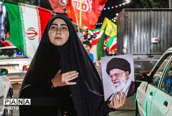 قصه‌ی عزت و ایستادگی ادامه دارد 