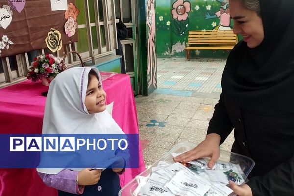 جشن میلاد بانوی نور در دبستان سرای دانش شهر قدس