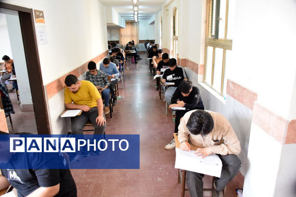 رقابت داوطلبان کنکور رشته تجربی در دانشگاه قم