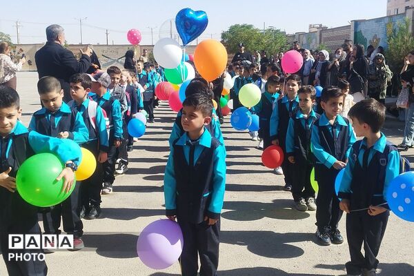  جشن شکوفه ها در دبستان ابراهیم هادی پرند
