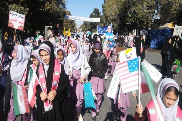 راهپیمایی یوم‌الله ۱۳ابان ماه در شهرستان نیشابور 