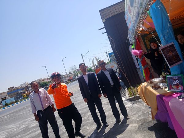 همکاری دانش آموزان خادمیار دبستان ضحی۲ با چایخانه دانش آموزی حضرت رضا(ع) شیروان