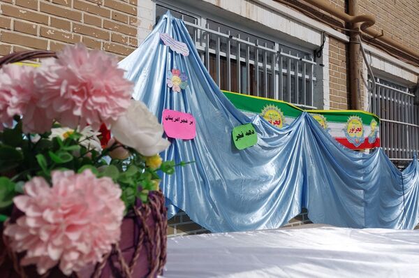  جشن نیمه شعبان و دهه فجر در دبیرستان مستوفی ۲ 